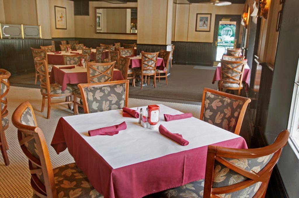 Williamsburg Hospitality House Hotel Restoran foto